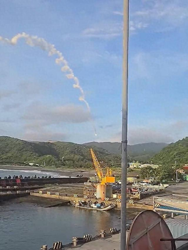 台湾火箭测试坠落山区，目击民众惊慌