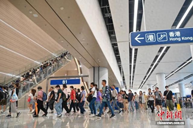 皇岗口岸跨境通关压力测试。记者 陈骥旻 摄